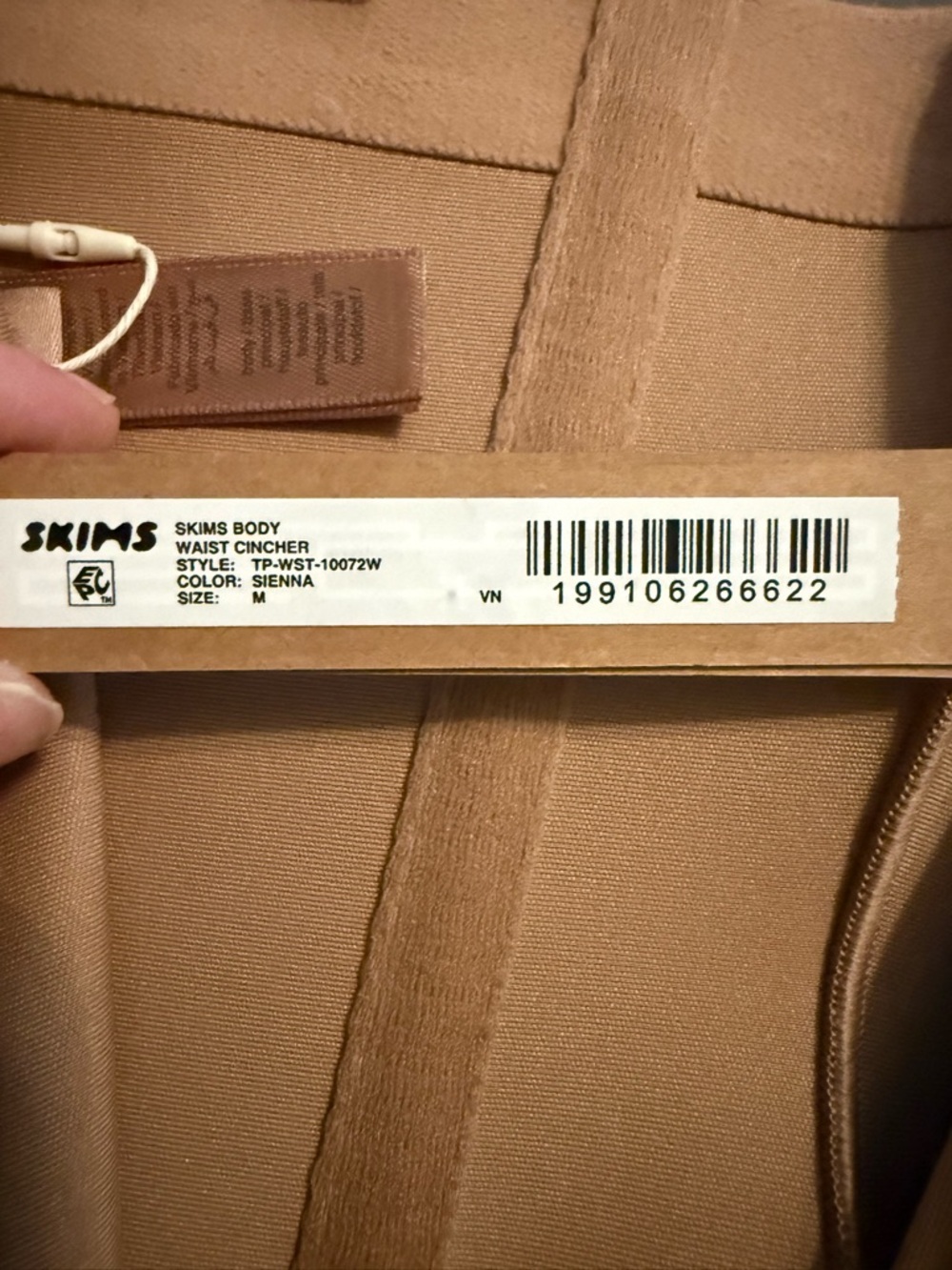 SKIMS Core Sculpting Waist Cincher Zip-Front - Picture 4 of 7